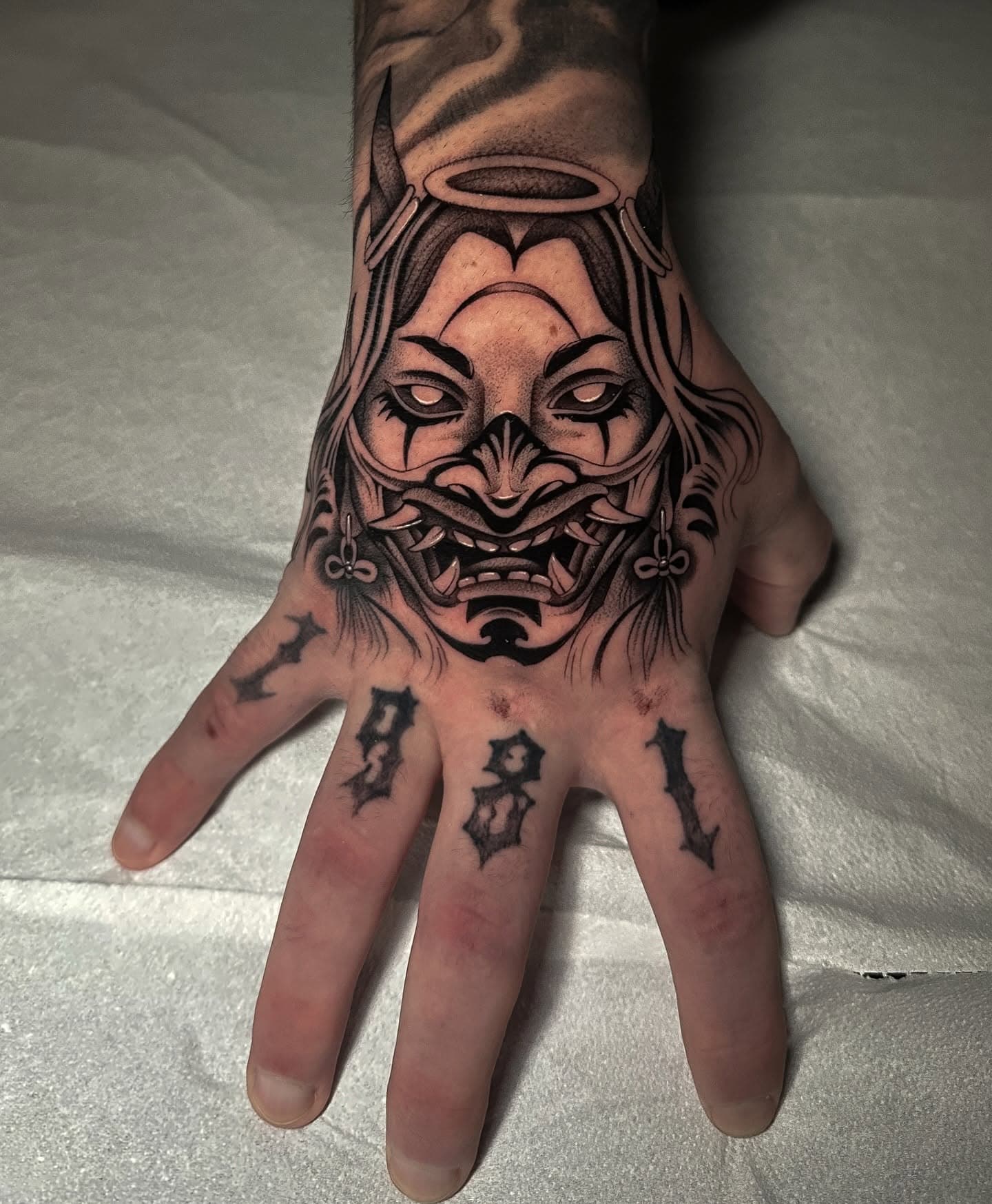 Tatuaggio blackwork Babydrop